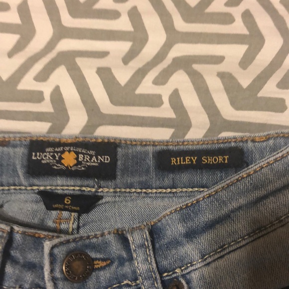 Lucky Brand Riley short - Picture 2 of 3